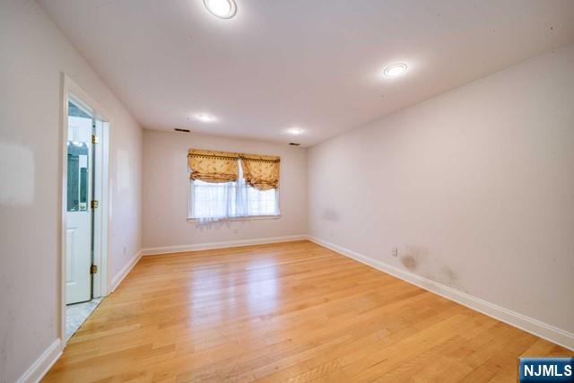 Englewood Cliffs, New Jersey, 07632, United States, 5 Bedrooms Bedrooms, ,5 BathroomsBathrooms,Residential,Active,2051981