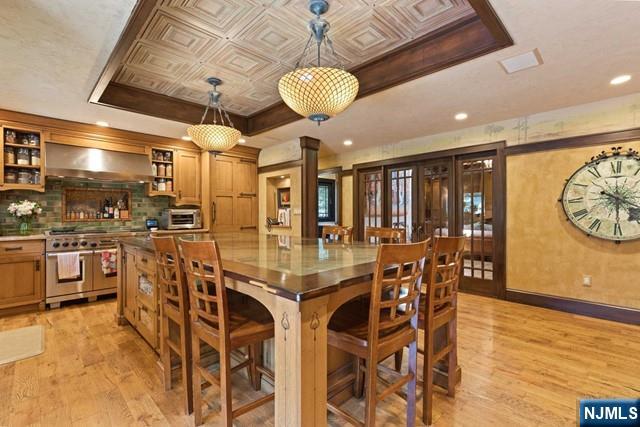 Mahwah, New Jersey, 07430, United States, 4 Bedrooms Bedrooms, ,4 BathroomsBathrooms,Residential,Pending,1993641