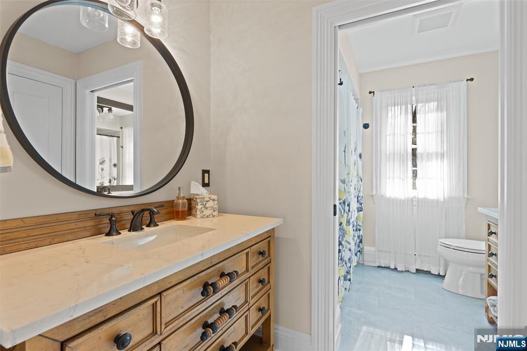 Oakland, New Jersey, 07436, United States, 5 Bedrooms Bedrooms, ,7 BathroomsBathrooms,Residential,Active,2007996