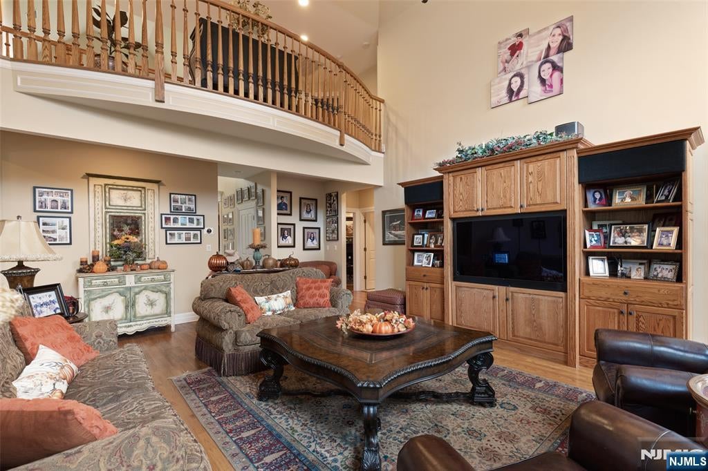 Oakland, New Jersey, 07436, United States, 5 Bedrooms Bedrooms, ,7 BathroomsBathrooms,Residential,Active,2007996