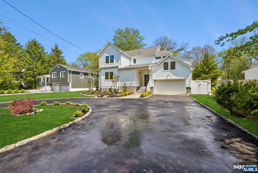 Millburn, New Jersey, 07078, United States, 5 Bedrooms Bedrooms, ,4 BathroomsBathrooms,Residential,Active,2044164