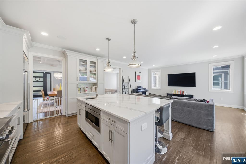 Tenafly, New Jersey, 07670, United States, 5 Bedrooms Bedrooms, ,5 BathroomsBathrooms,Residential,Active,1970990