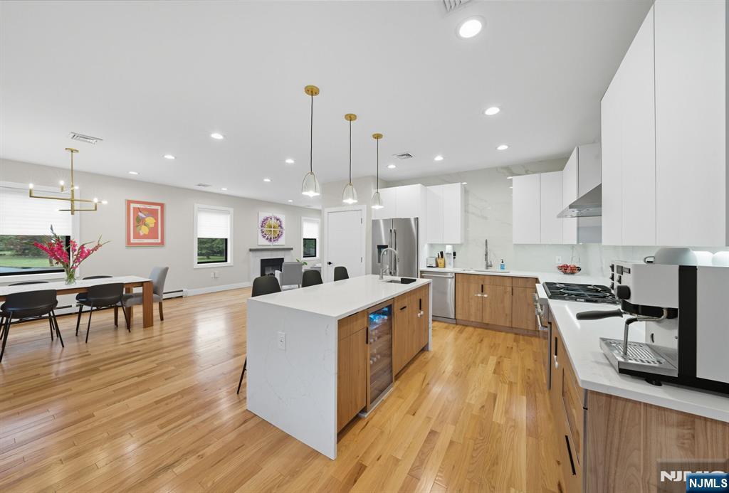 Tenafly, New Jersey, 07670, United States, 5 Bedrooms Bedrooms, ,4 BathroomsBathrooms,Residential,Active,1943831