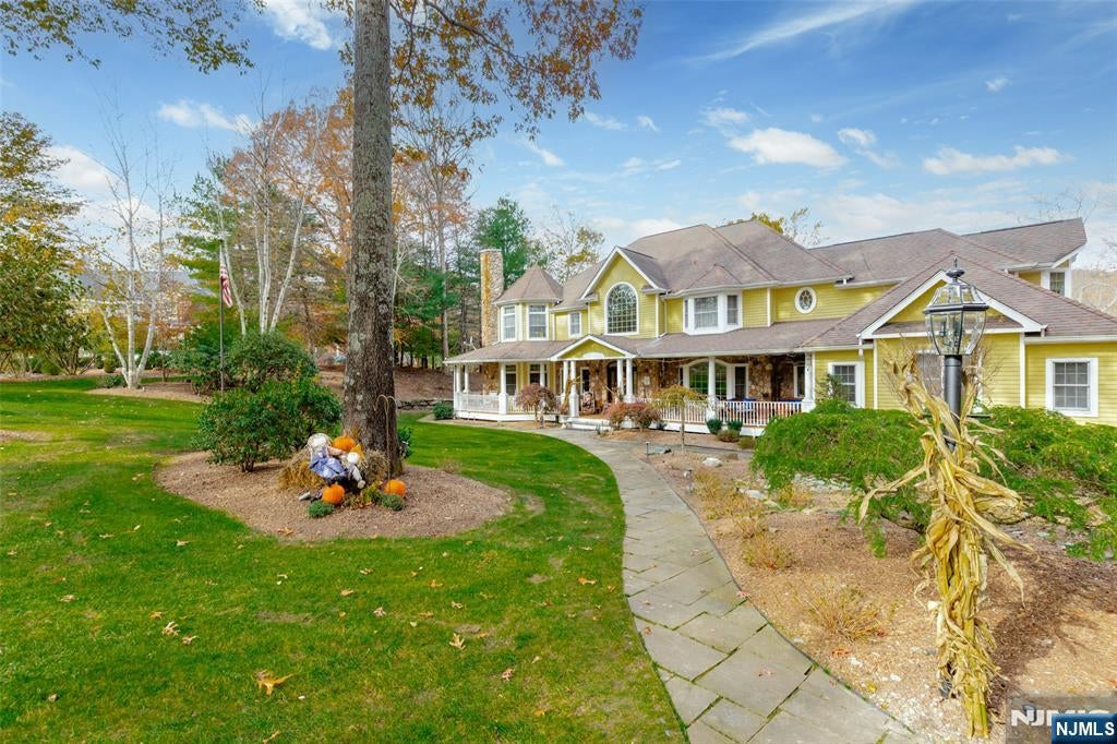 Oakland, New Jersey, 07436, United States, 5 Bedrooms Bedrooms, ,7 BathroomsBathrooms,Residential,Active,2007996