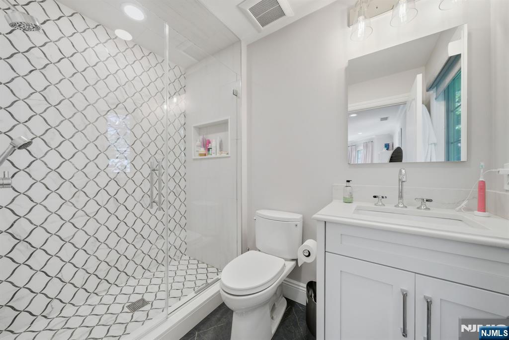 Tenafly, New Jersey, 07670, United States, 5 Bedrooms Bedrooms, ,5 BathroomsBathrooms,Residential,Active,1963283