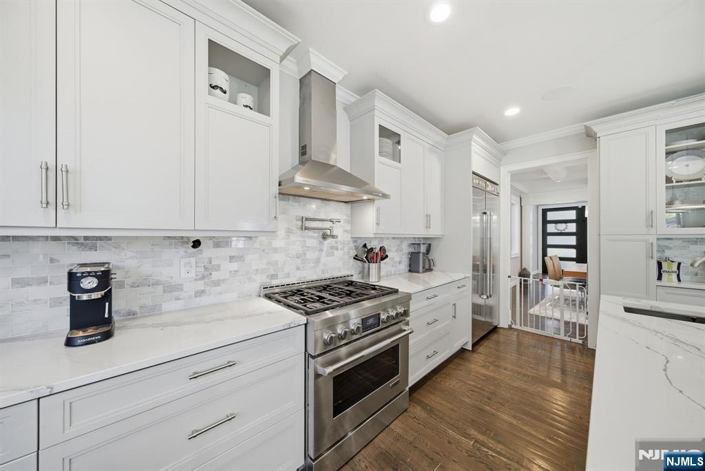 Tenafly, New Jersey, 07670, United States, 5 Bedrooms Bedrooms, ,5 BathroomsBathrooms,Residential,Active,1970990