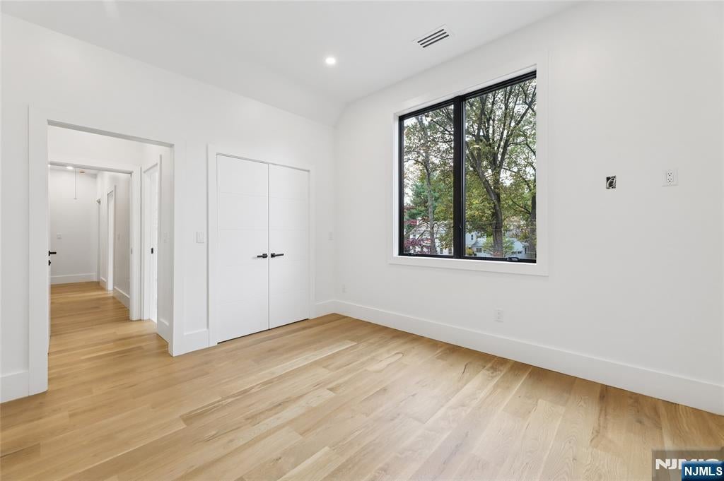 Tenafly, New Jersey, 07670, United States, 6 Bedrooms Bedrooms, ,7 BathroomsBathrooms,Residential,Active,1952304