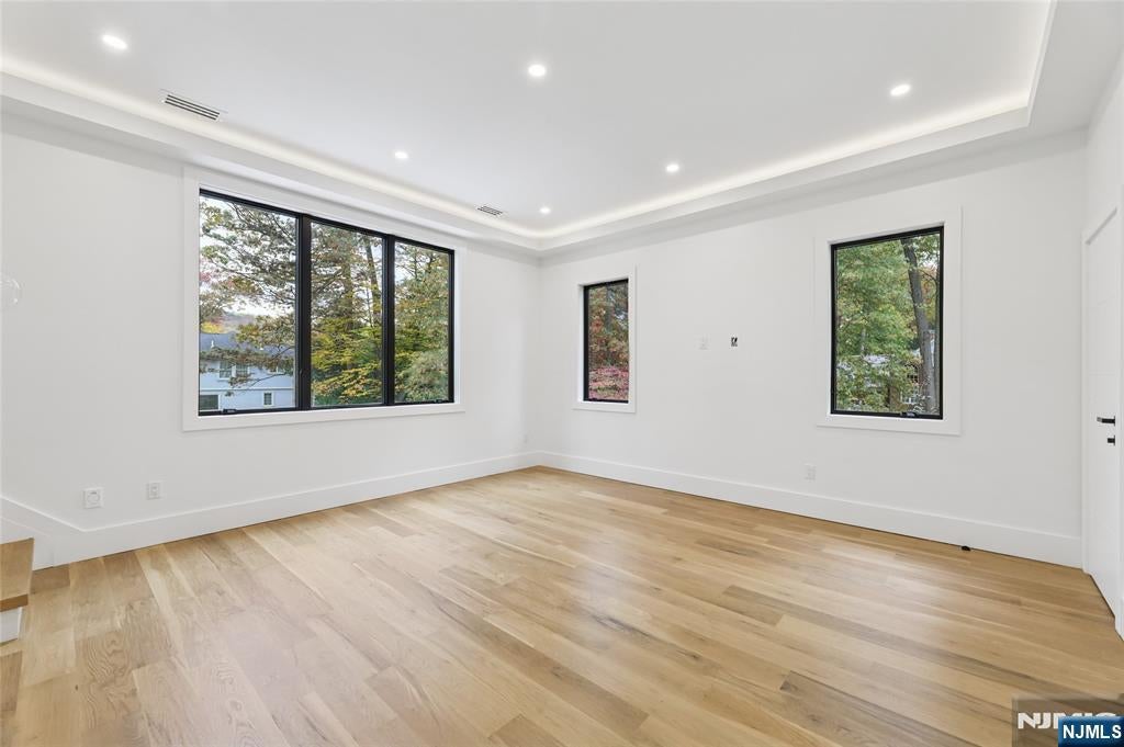 Tenafly, New Jersey, 07670, United States, 6 Bedrooms Bedrooms, ,7 BathroomsBathrooms,Residential,Active,1952304