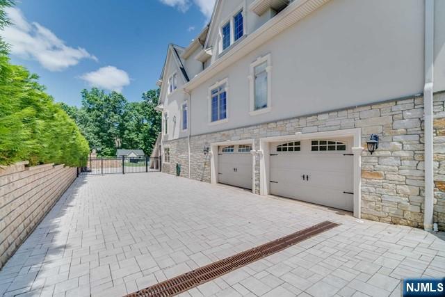 North Caldwell, New Jersey, 07006, United States, 3 Bedrooms Bedrooms, ,4 BathroomsBathrooms,Residential,Active,2008294