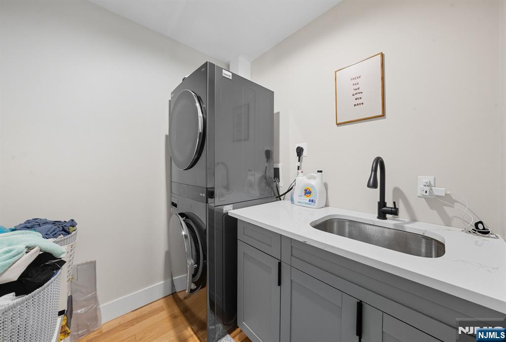 Tenafly, New Jersey, 07670, United States, 5 Bedrooms Bedrooms, ,4 BathroomsBathrooms,Residential,Active,1943831