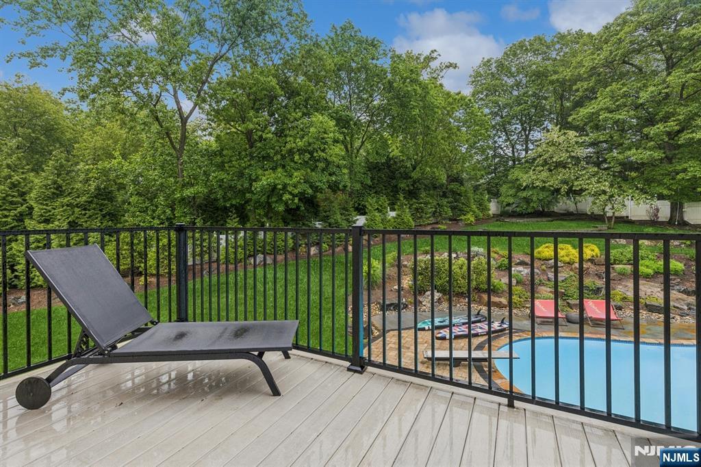 Cresskill, New Jersey, 07626, United States, 8 Bedrooms Bedrooms, ,5 BathroomsBathrooms,Residential,Active,1831840