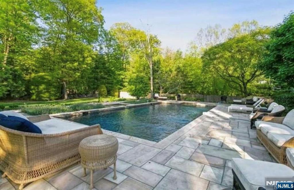 Tenafly, New Jersey, 07670, United States, 6 Bedrooms Bedrooms, ,7 BathroomsBathrooms,Residential,Active,2043827
