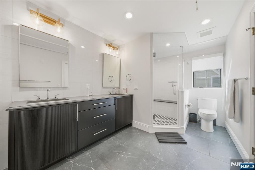 Tenafly, New Jersey, 07670, United States, 5 Bedrooms Bedrooms, ,5 BathroomsBathrooms,Residential,Active,1963283