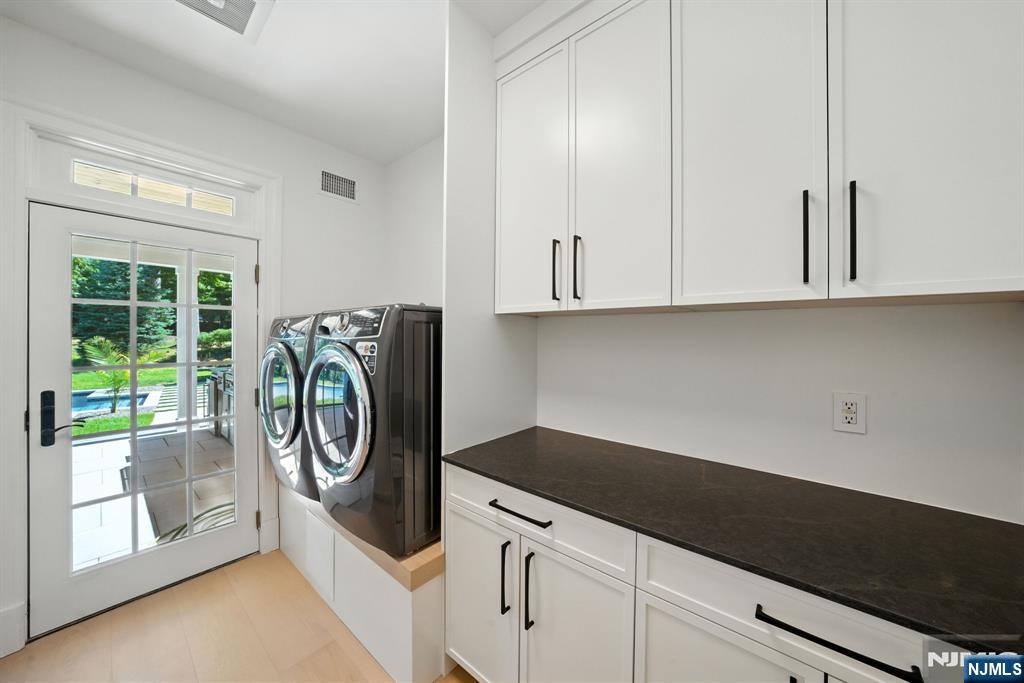 Tenafly, New Jersey, 07670, United States, 6 Bedrooms Bedrooms, ,7 BathroomsBathrooms,Residential,Active,1927680