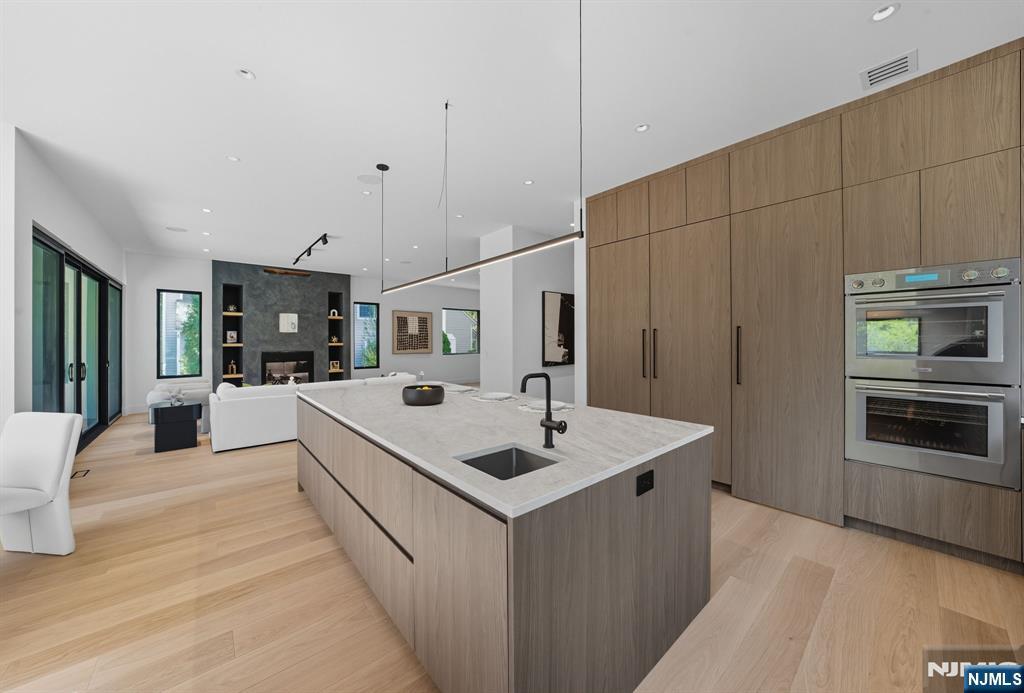 Tenafly, New Jersey, 07670, United States, 6 Bedrooms Bedrooms, ,6 BathroomsBathrooms,Residential,Active,1942348
