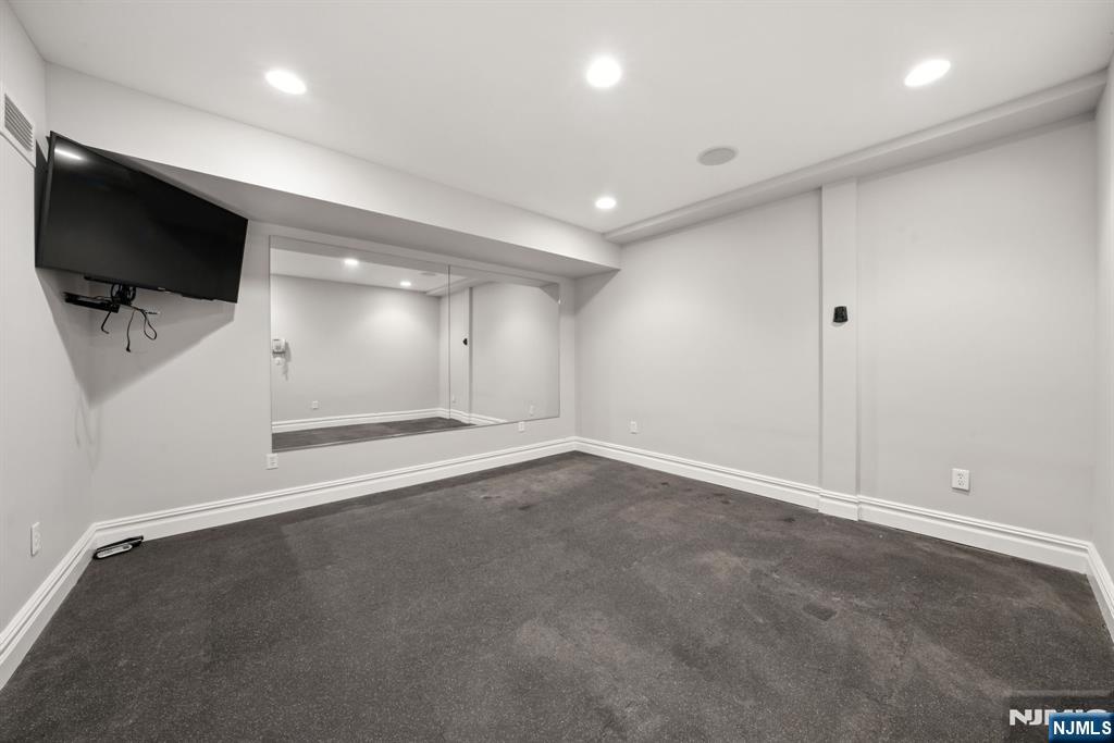 Tenafly, New Jersey, 07670, United States, 7 Bedrooms Bedrooms, ,9 BathroomsBathrooms,Residential,Active,1919077