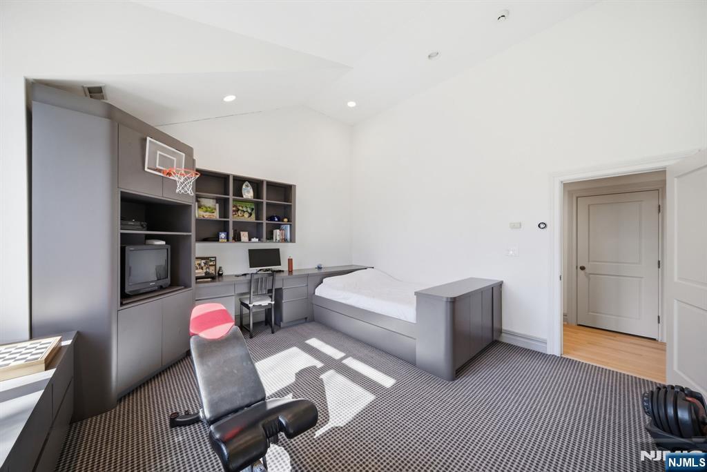 Tenafly, New Jersey, 07670, United States, 6 Bedrooms Bedrooms, ,7 BathroomsBathrooms,Residential,Active,2043827