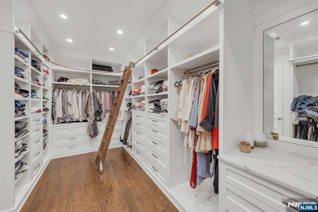 Upper Saddle River, New Jersey, 07458, United States, 5 Bedrooms Bedrooms, ,7 BathroomsBathrooms,Residential,Active,1945224