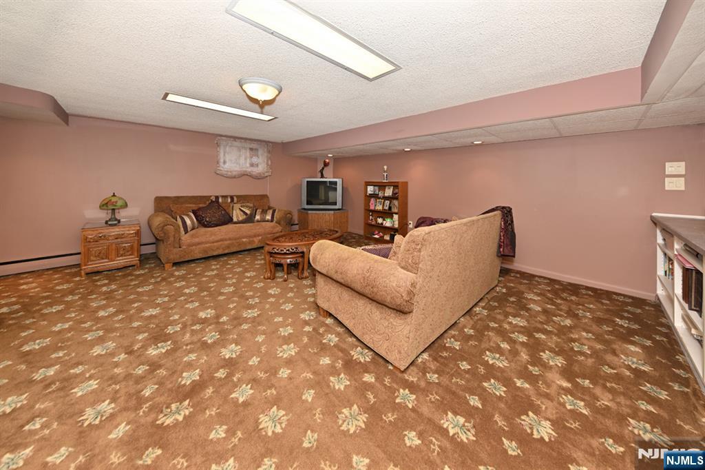 Paramus, New Jersey, 07652, United States, 4 Bedrooms Bedrooms, ,6 BathroomsBathrooms,Residential,Active,1990037