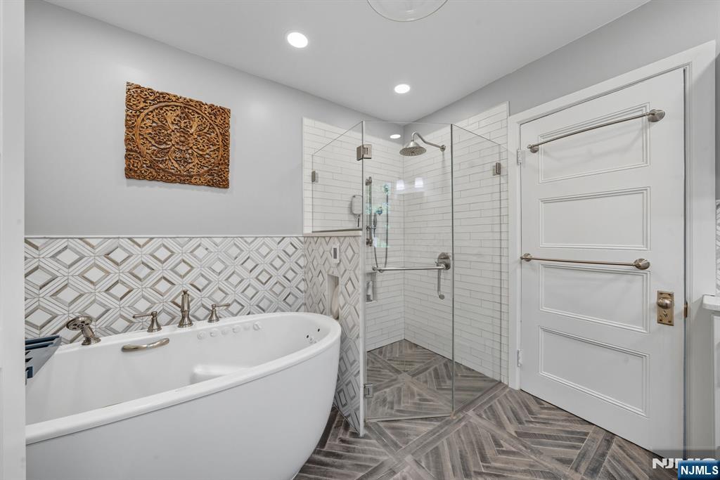 Tenafly, New Jersey, 07670, United States, 6 Bedrooms Bedrooms, ,4 BathroomsBathrooms,Residential,Active,1945075
