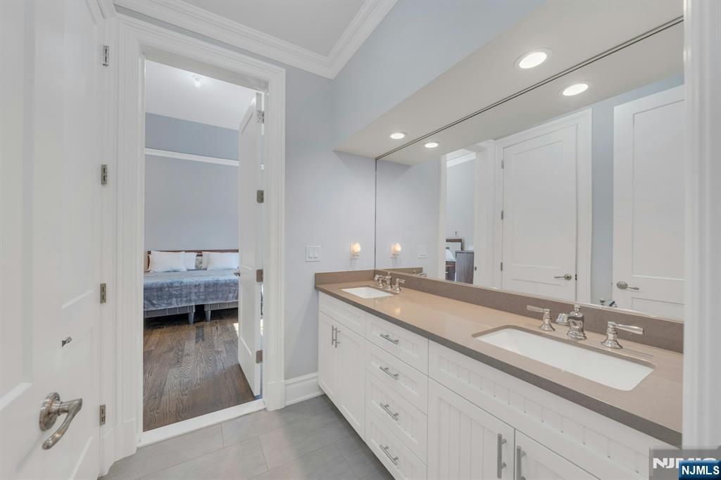 Upper Saddle River, New Jersey, 07458, United States, 5 Bedrooms Bedrooms, ,7 BathroomsBathrooms,Residential,Active,1945224