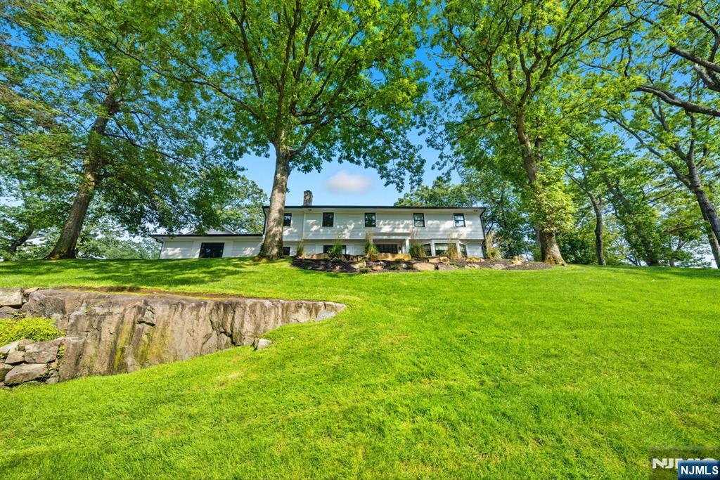 Tenafly, New Jersey, 07670, United States, 5 Bedrooms Bedrooms, ,7 BathroomsBathrooms,Residential,Active,1963399