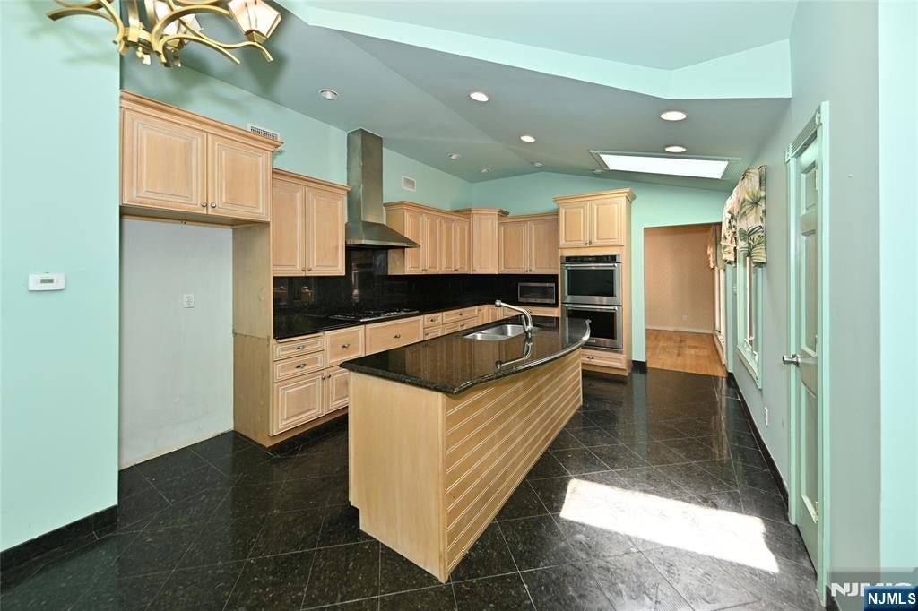 Englewood Cliffs, New Jersey, 07632, United States, 5 Bedrooms Bedrooms, ,4 BathroomsBathrooms,Residential,Active,1929465