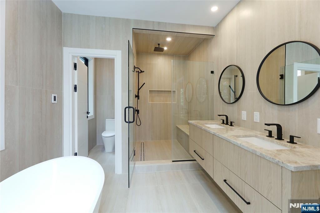 Tenafly, New Jersey, 07670, United States, 6 Bedrooms Bedrooms, ,7 BathroomsBathrooms,Residential,Active,1952304