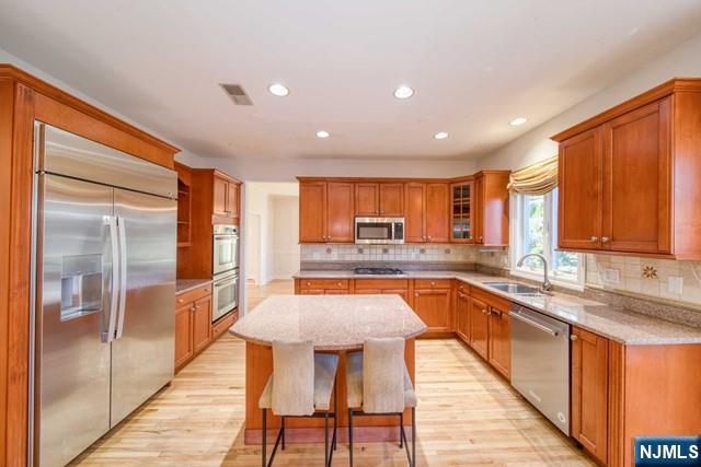 Englewood Cliffs, New Jersey, 07632, United States, 5 Bedrooms Bedrooms, ,5 BathroomsBathrooms,Residential,Active,2051981