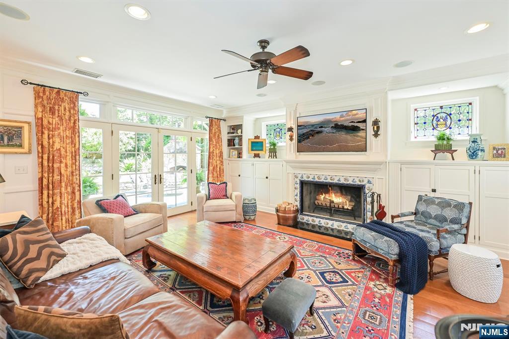 Glen Rock, New Jersey, 07452, United States, 5 Bedrooms Bedrooms, ,6 BathroomsBathrooms,Residential,Active,2042645