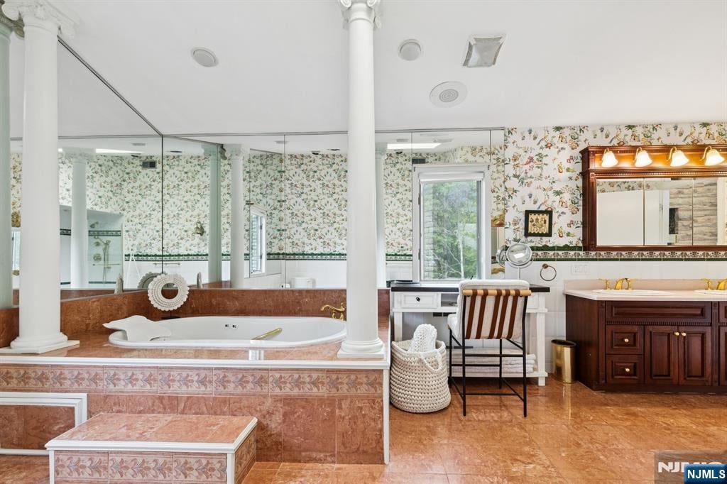 Cresskill, New Jersey, 07626, United States, 8 Bedrooms Bedrooms, ,5 BathroomsBathrooms,Residential,Active,1831840