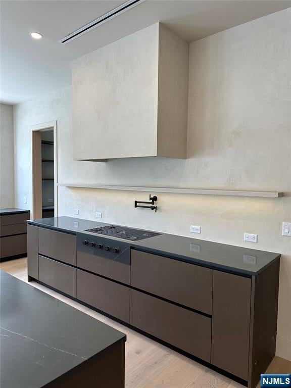 Englewood Cliffs, New Jersey, 07632, United States, 7 Bedrooms Bedrooms, ,8 BathroomsBathrooms,Residential,Active,1952040