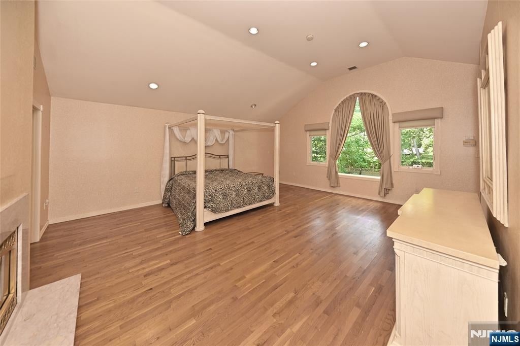 Englewood Cliffs, New Jersey, 07632, United States, 5 Bedrooms Bedrooms, ,4 BathroomsBathrooms,Residential,Active,1929465