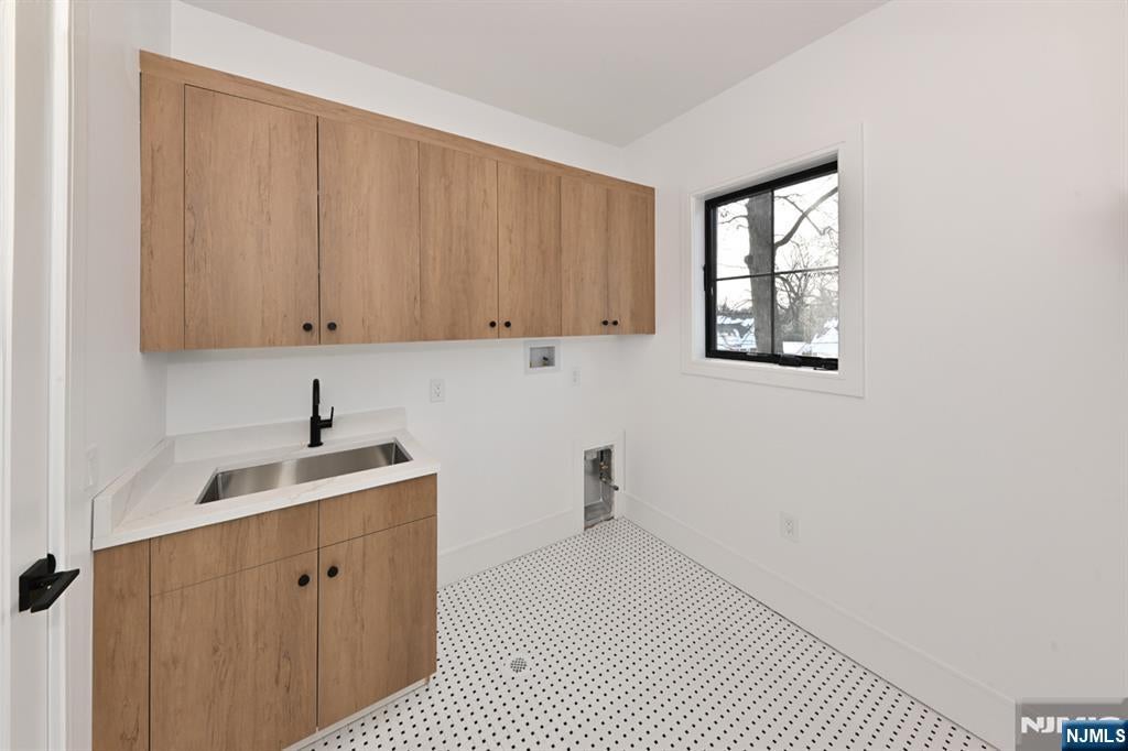 River Edge, New Jersey, 07661, United States, 5 Bedrooms Bedrooms, ,6 BathroomsBathrooms,Residential,Active,2014946