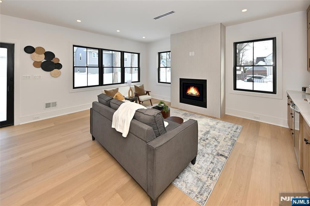 River Edge, New Jersey, 07661, United States, 5 Bedrooms Bedrooms, ,6 BathroomsBathrooms,Residential,Active,2014946