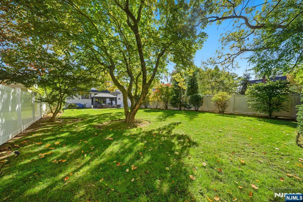 Tenafly, New Jersey, 07670, United States, 5 Bedrooms Bedrooms, ,5 BathroomsBathrooms,Residential,Active,1970990