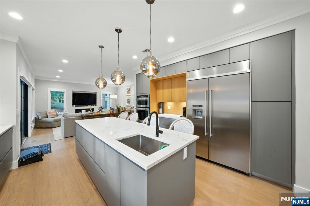 Cresskill, New Jersey, 07626, United States, 5 Bedrooms Bedrooms, ,5 BathroomsBathrooms,Residential,Active,1929433