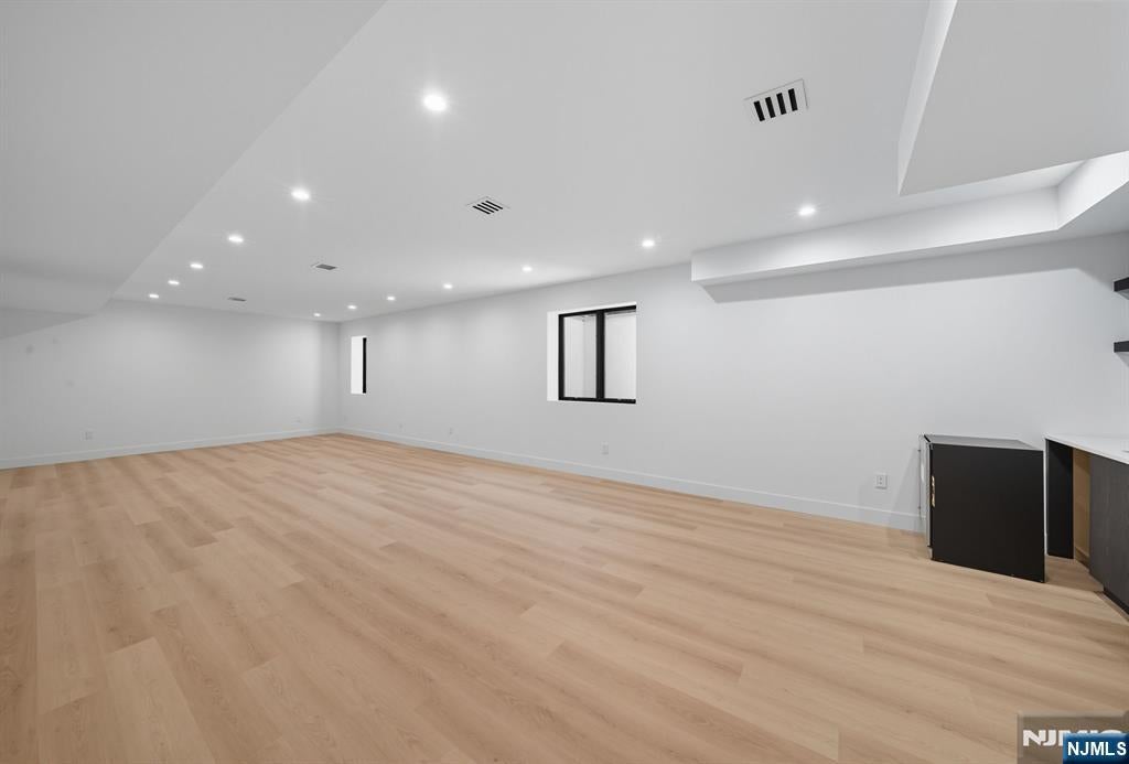 Tenafly, New Jersey, 07670, United States, 6 Bedrooms Bedrooms, ,6 BathroomsBathrooms,Residential,Active,1942348