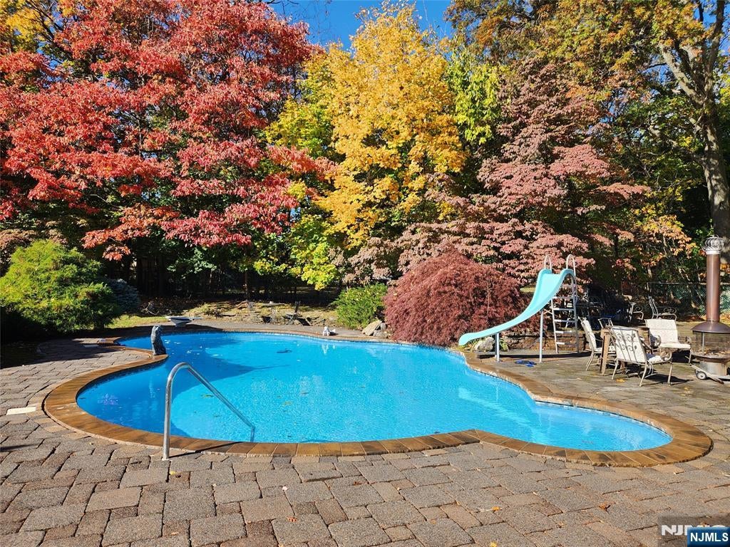 Paramus, New Jersey, 07652, United States, 4 Bedrooms Bedrooms, ,6 BathroomsBathrooms,Residential,Active,1990037