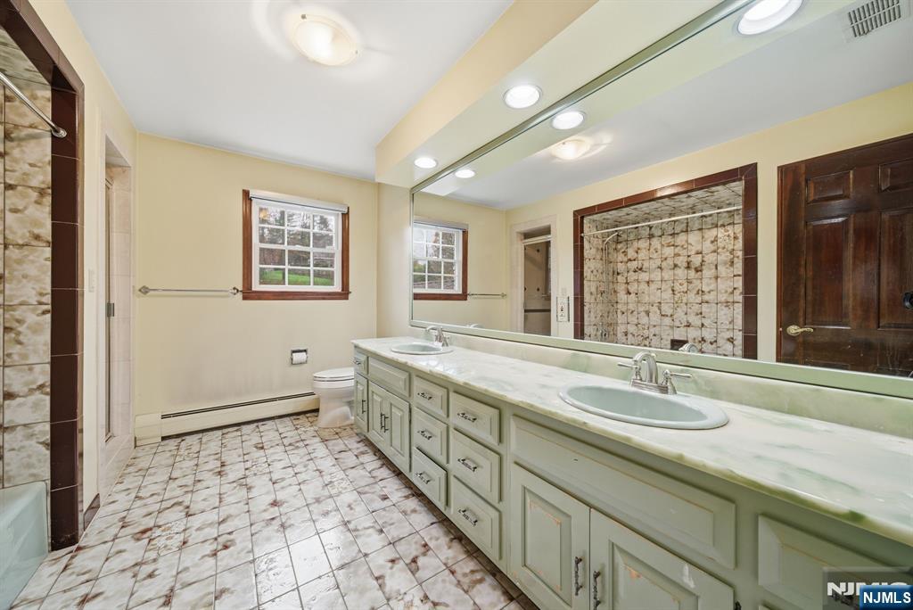 Cresskill, New Jersey, 07626, United States, 5 Bedrooms Bedrooms, ,5 BathroomsBathrooms,Residential,Active,2007619