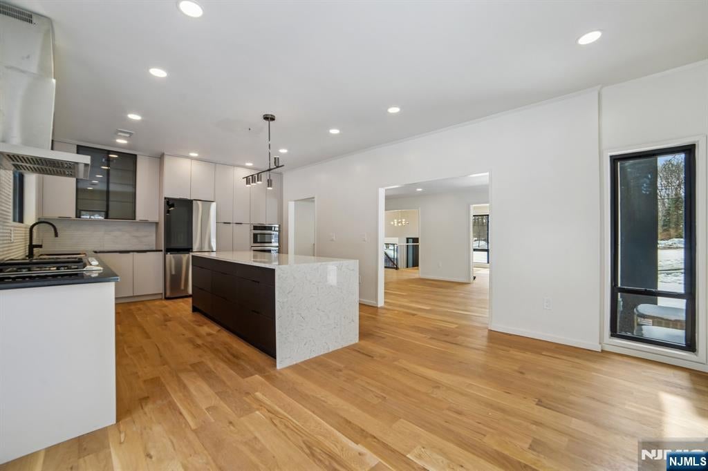 Par-Troy Hills Twp., New Jersey, 07054, United States, 4 Bedrooms Bedrooms, ,4 BathroomsBathrooms,Residential,Active,2021621