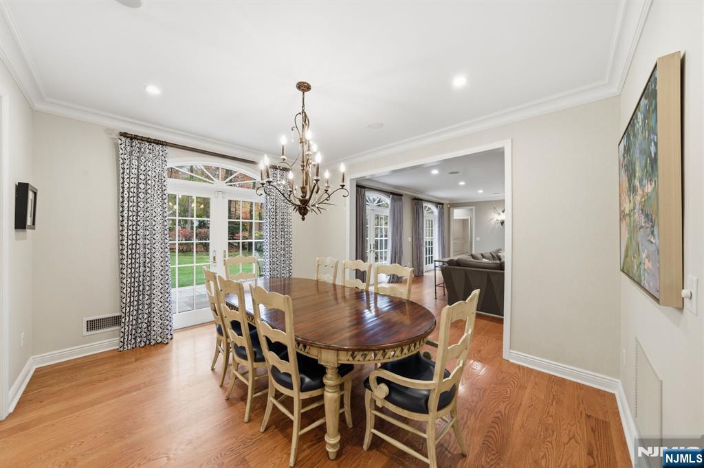 Tenafly, New Jersey, 07670, United States, 6 Bedrooms Bedrooms, ,4 BathroomsBathrooms,Residential,Pending,2007021