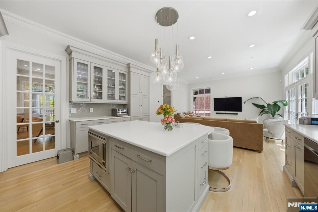 Tenafly, New Jersey, 07670, United States, 4 Bedrooms Bedrooms, ,5 BathroomsBathrooms,Residential,Active,2045606