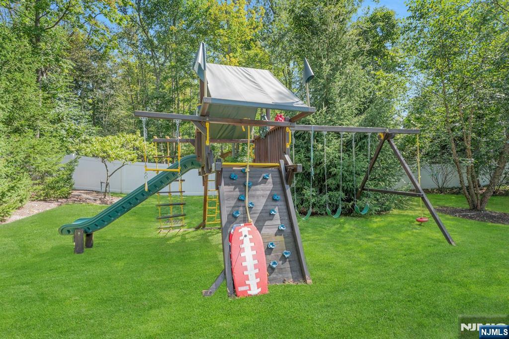 Upper Saddle River, New Jersey, 07458, United States, 5 Bedrooms Bedrooms, ,7 BathroomsBathrooms,Residential,Active,1945224