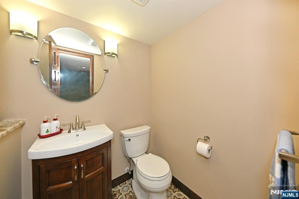 Paramus, New Jersey, 07652, United States, 4 Bedrooms Bedrooms, ,6 BathroomsBathrooms,Residential,Active,1990037