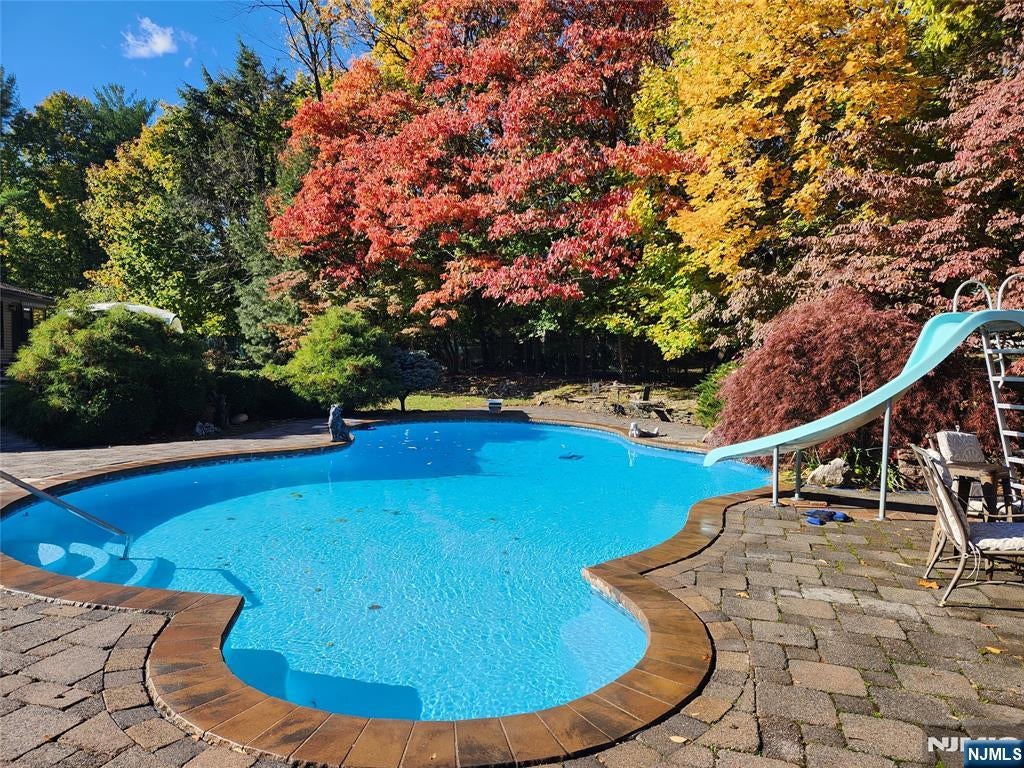 Paramus, New Jersey, 07652, United States, 4 Bedrooms Bedrooms, ,6 BathroomsBathrooms,Residential,Active,1990037