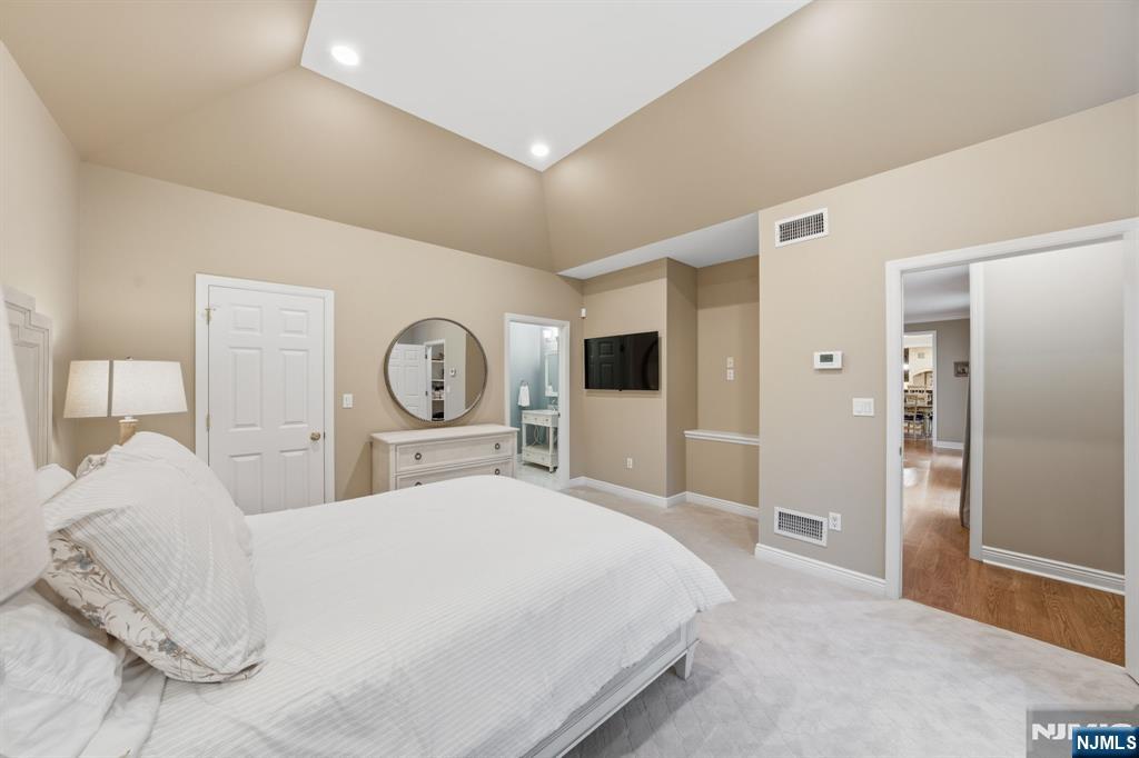 Tenafly, New Jersey, 07670, United States, 6 Bedrooms Bedrooms, ,4 BathroomsBathrooms,Residential,Pending,2007021