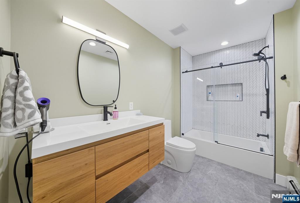 Tenafly, New Jersey, 07670, United States, 5 Bedrooms Bedrooms, ,4 BathroomsBathrooms,Residential,Active,1943831