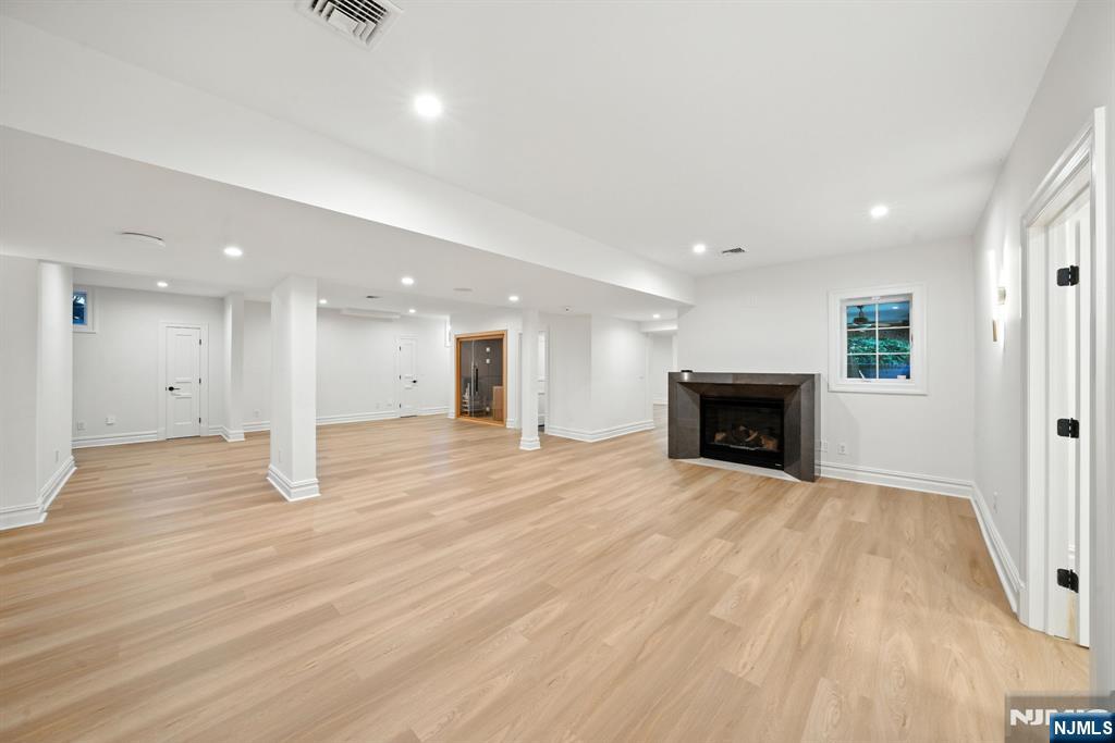 Tenafly, New Jersey, 07670, United States, 6 Bedrooms Bedrooms, ,7 BathroomsBathrooms,Residential,Active,1927680