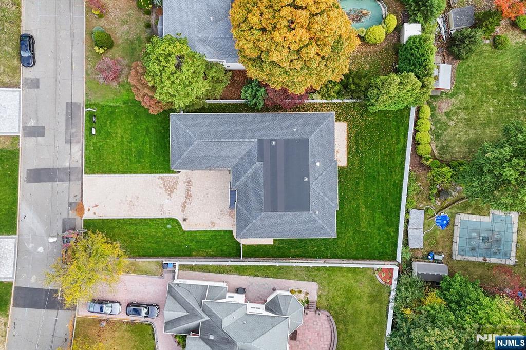 Paramus, New Jersey, 07652, United States, 6 Bedrooms Bedrooms, ,7 BathroomsBathrooms,Residential,Active,2008255